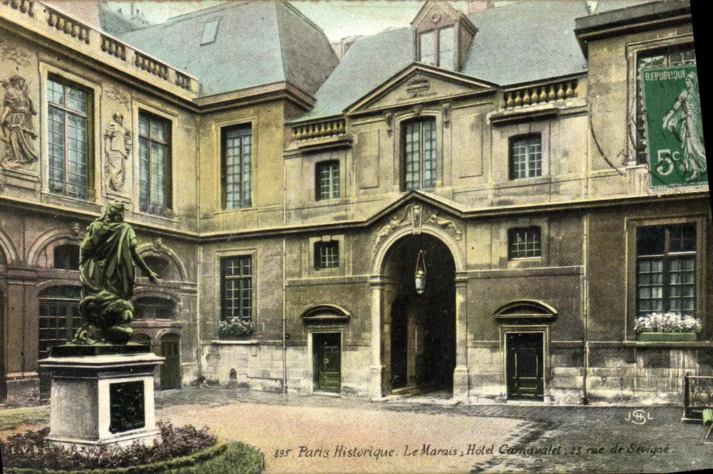 Hotel Carnavalet — Le Marais — Historisches Paris — 23 rue de Sèvigné - Vorderseite