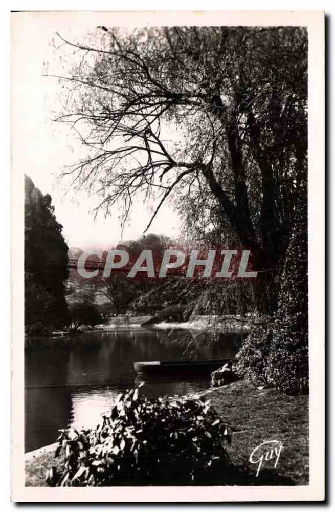 Les Buttes Chaumont — Ein Eckbereich des Parks — André Laconte, 38, rue Saint-Croix de la Bretonnerie, Paris - Vorderseite