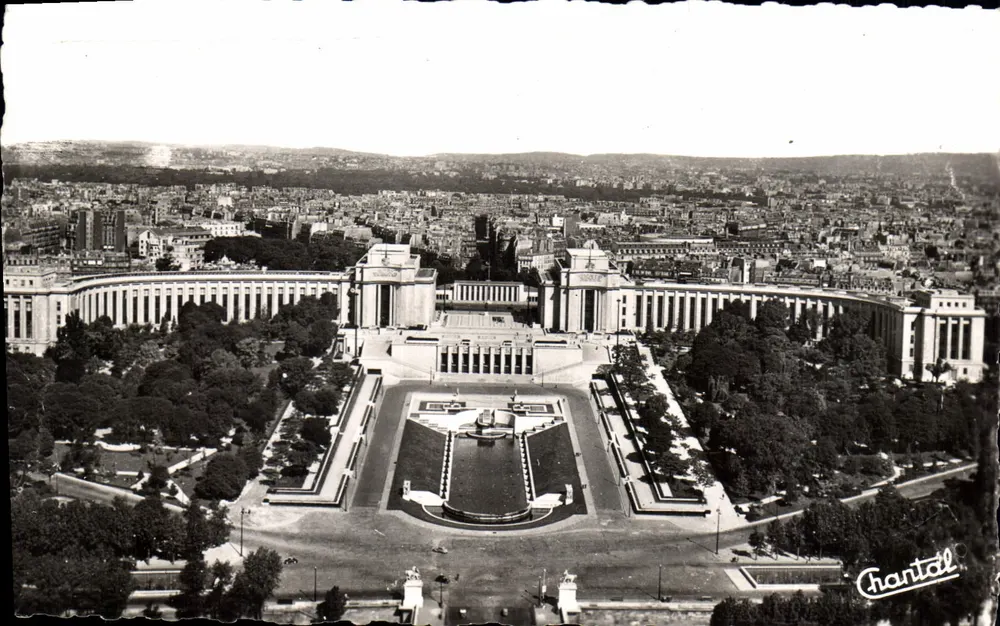 Paris — O Palácio de Chaillot visto da Torre Eiffel — Chantol - Frente