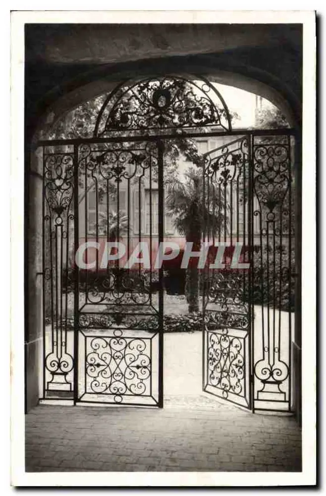 Eisenzaun des Gartens des ehemaligen Erzbistums — Aix-en-Provence - Vorderseite