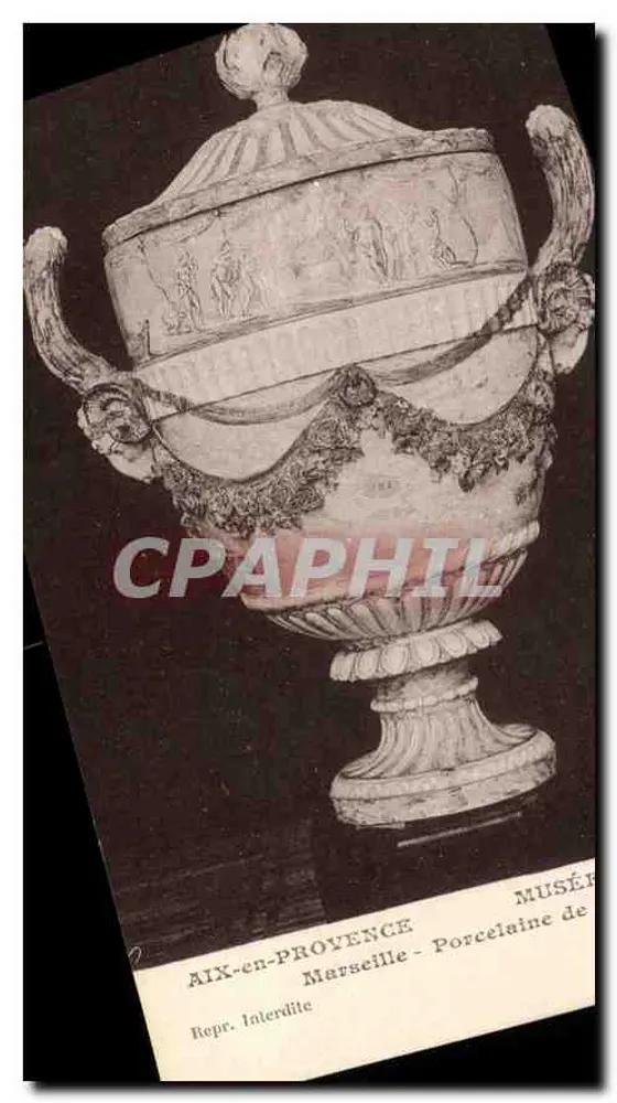 Vase mit Figuren-Verzierung — Museum von Aix-en-Provence — Reproduktion verboten - Vorderseite