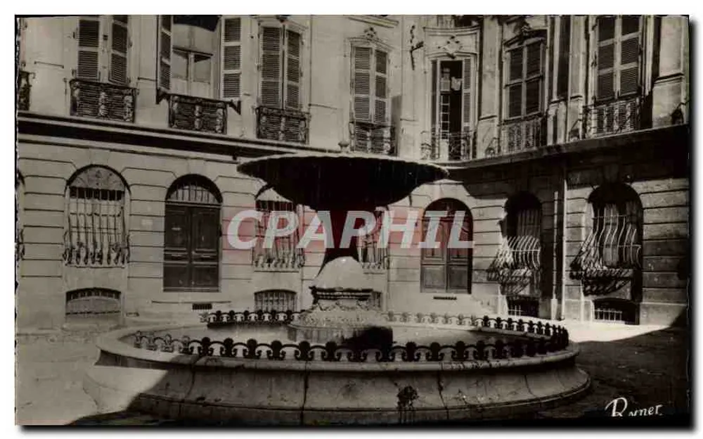 Aix-en-Provence — Fontäne und Place d'Albertazzi — Barnier - Vorderseite