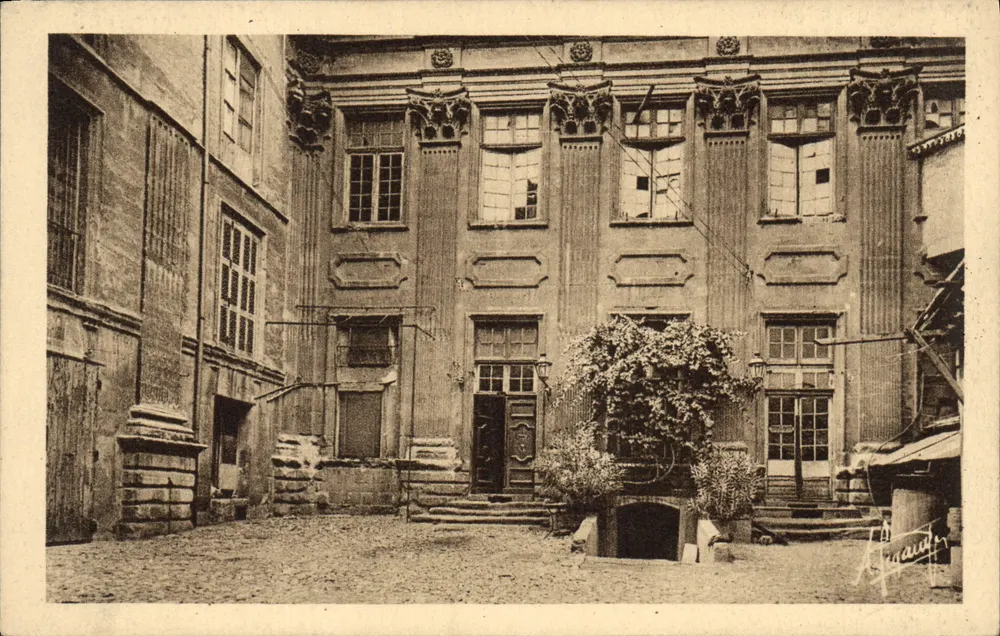 Aix-en-Provence — Cour de l'Hôtel d'Éguilles — Verlag Renaud - Vorderseite