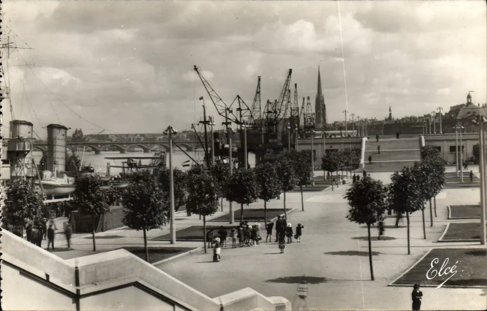 Bordeaux — Les nouvelles Terrasses — Le Pont de Pierre — Verlag L. Chutagneau - Vorderseite