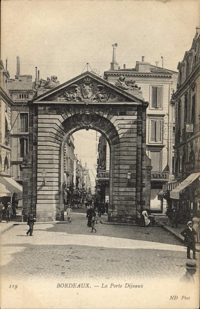 Bordeaux — A Porta Dijeaux — ND Phot, n° 119 - Frente