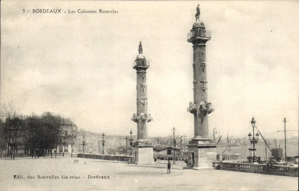 Bordeaux - As Colunas Rostrais — Édil des Nouvelles Galeries, n°3 - Frente