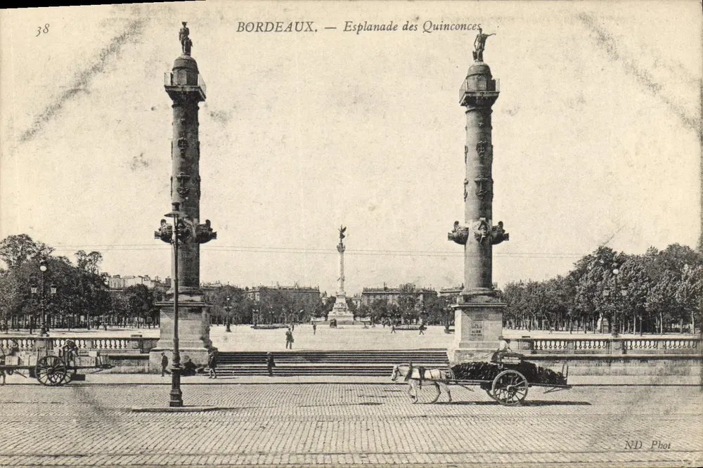 Bordeaux — Esplanada dos Quinconces — ND Phot - Frente