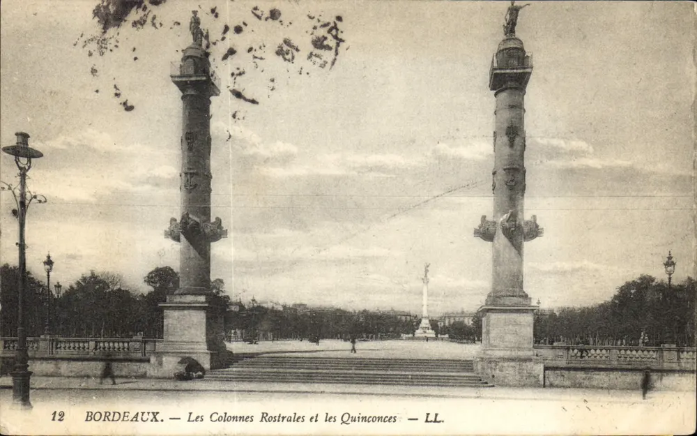 Bordeaux — Les Colonnes Rostrales et les Quinconces — LL. - Recto