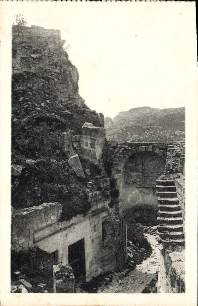 Les Baux - La Porte d'Eyguliers du corps de Garde — Éditeur J. GéoPère, Aix-en-Provence, n° 212 - Recto