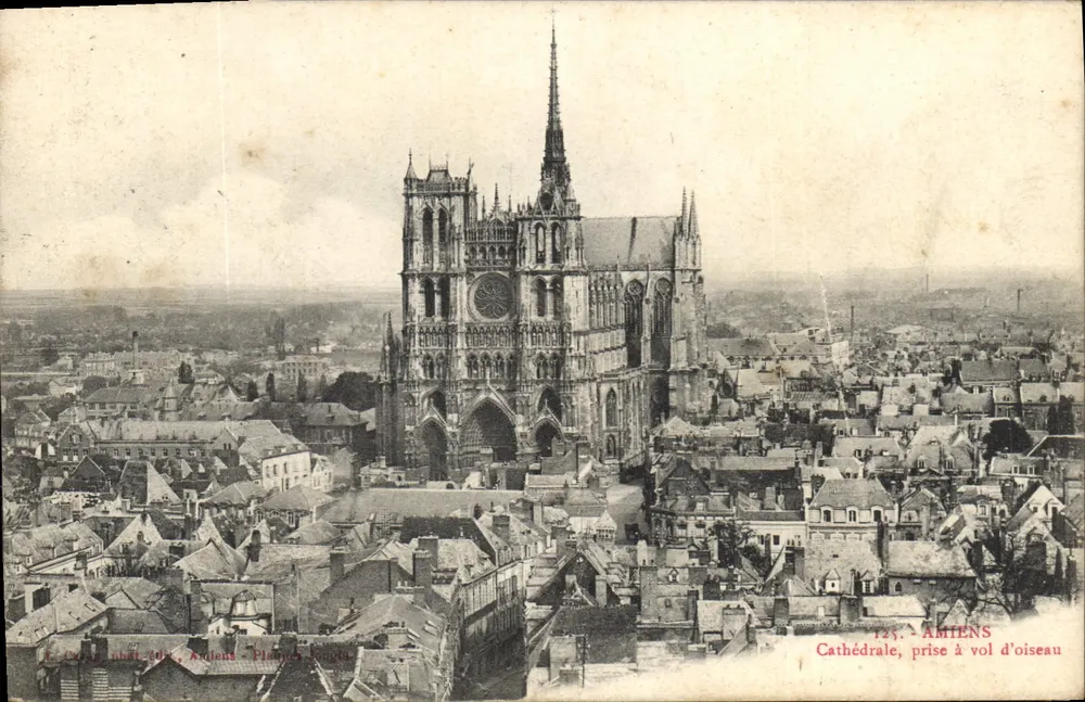 Amiens — Cathédrale, prise à vol d'oiseau — E. Cézard, phot. édit., Amiens - Planches Longues, n°125 - Recto