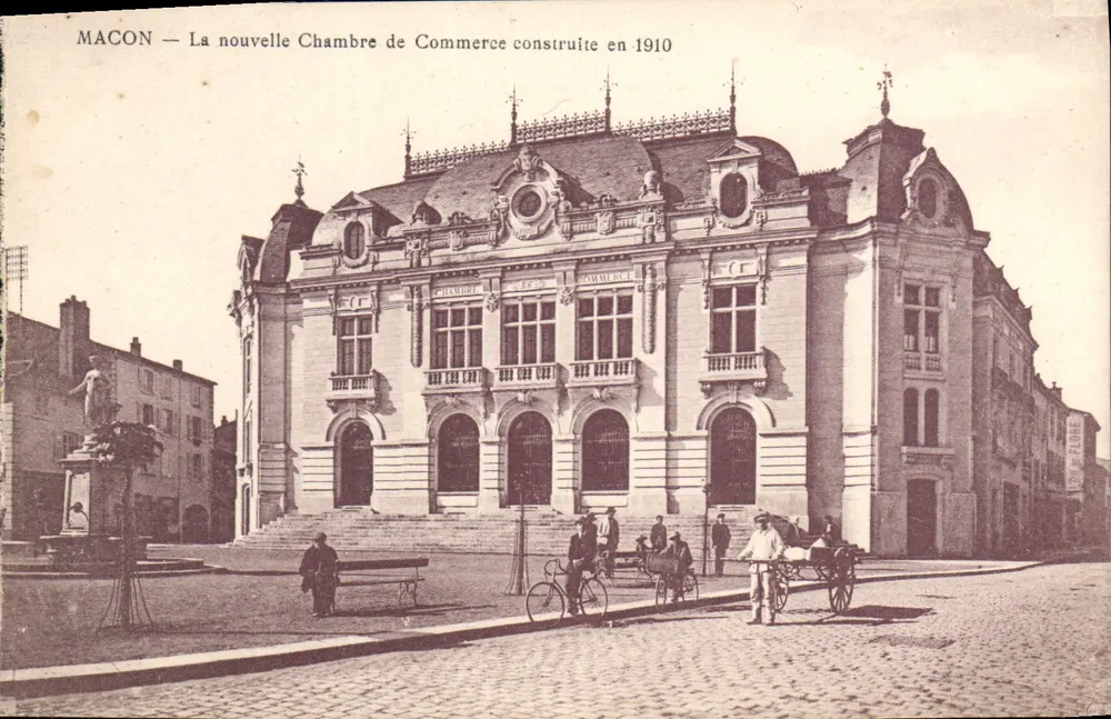 Macon — A nova Câmara de Comércio construída em 1910 — Cliché Ernest Pictet - Frente