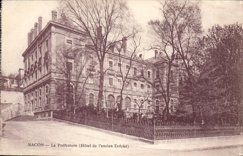 Macon — A Prefeitura (Hotel do Antigo Bispo) - Frente