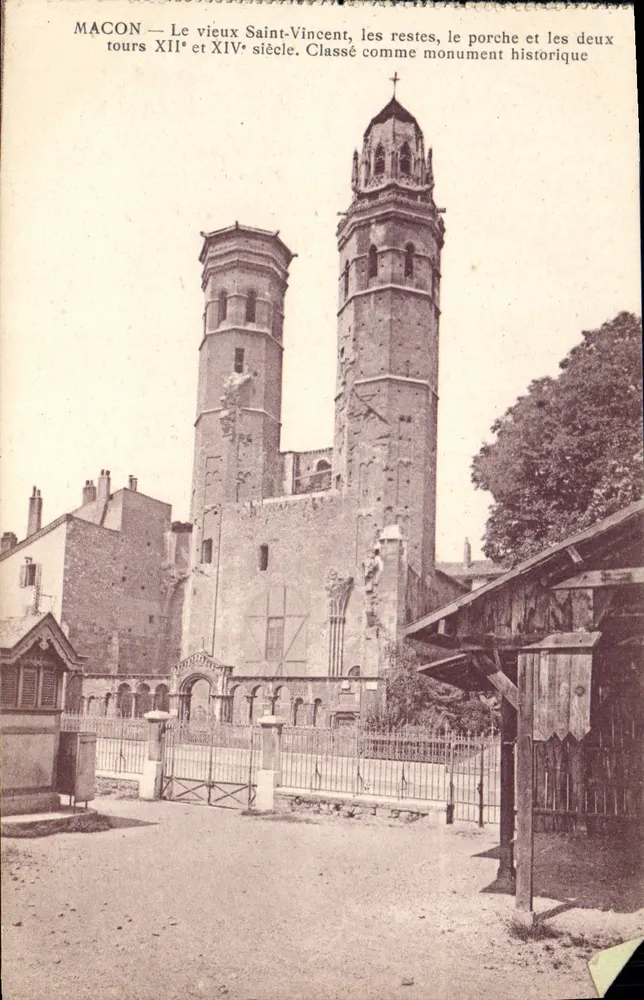 Macon — Das alte Saint-Vincent, die Ruinen, der Portalbereich und die beiden Türme aus dem 12. und 14. Jahrhundert. Als historisches Denkmal klassifiziert - Vorderseite