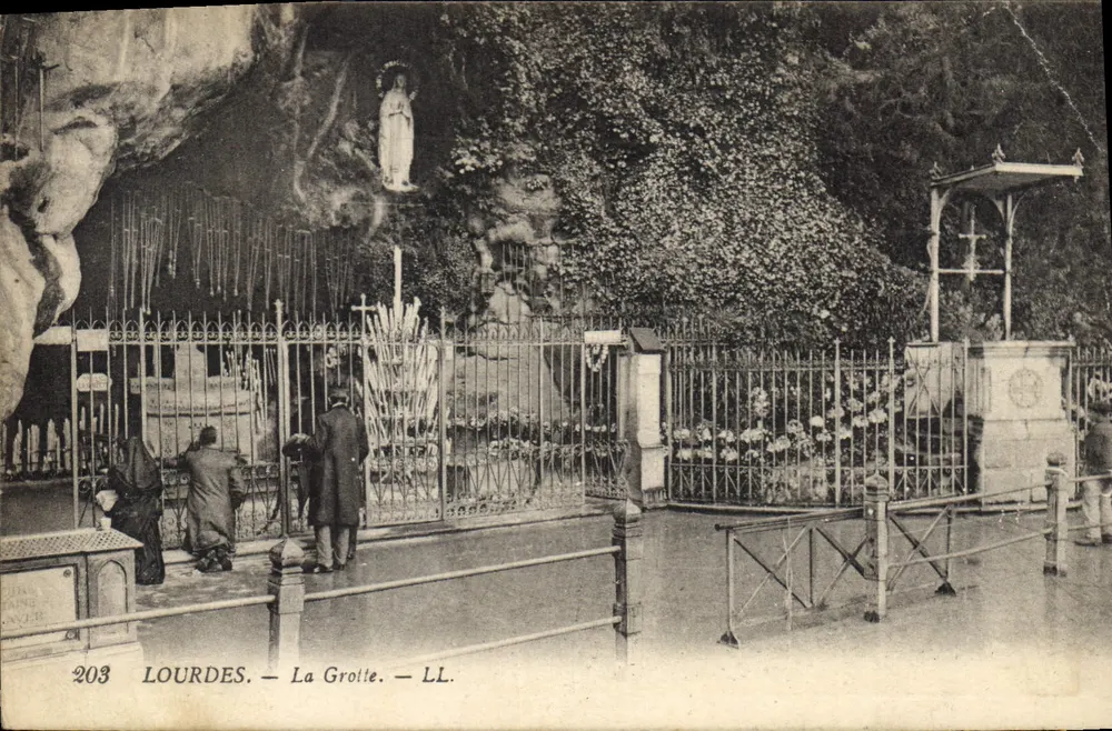 Lourdes — A Gruta — LL. — n°203 - Frente