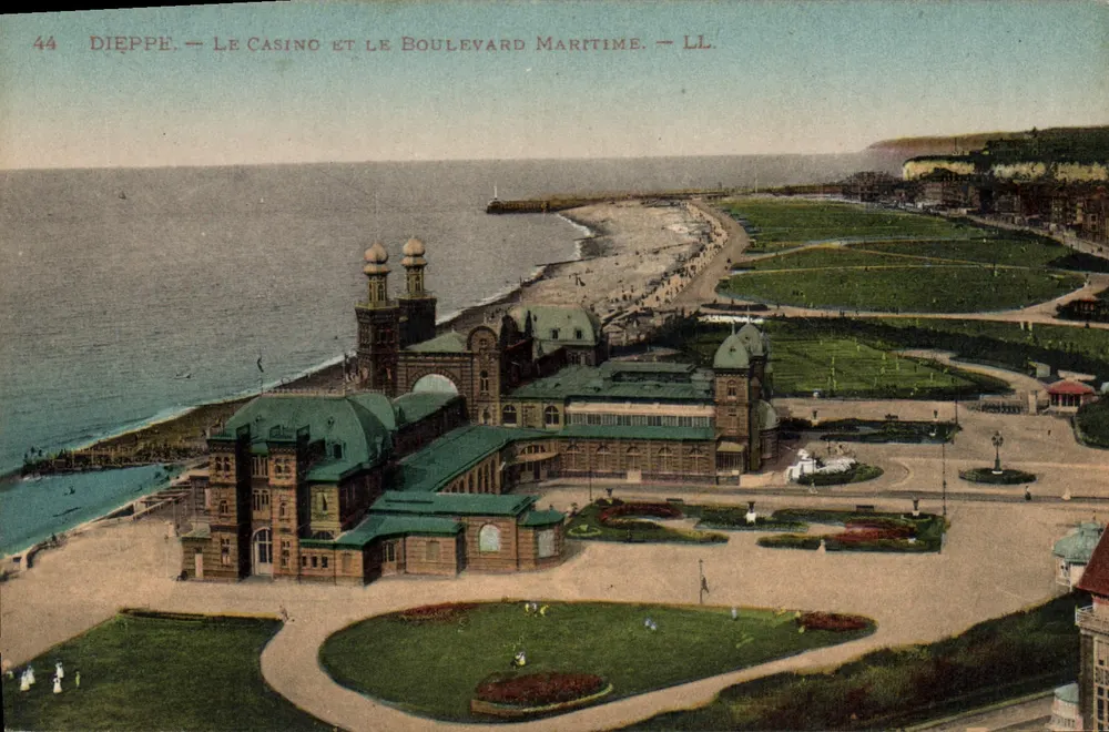 Dieppe — Le Casino et le Boulevard Maritime — LL. - Recto