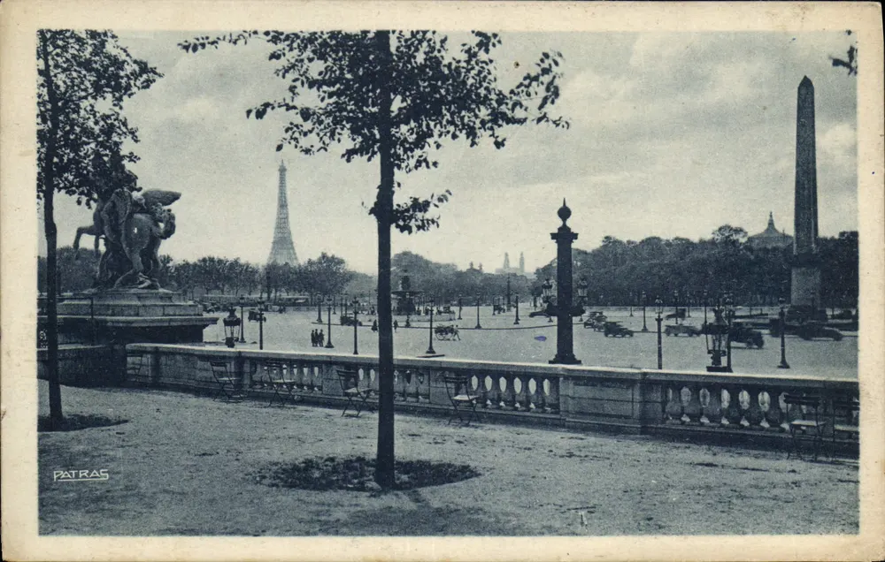 Place de la Concorde — Ansicht mit der Eiffelturm und dem Obelisken — Patras - Vorderseite