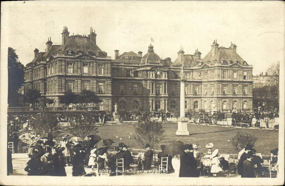Paris — Palais du Luxembourg — View of the Garden with Visitors — Unidentified Publisher - Front