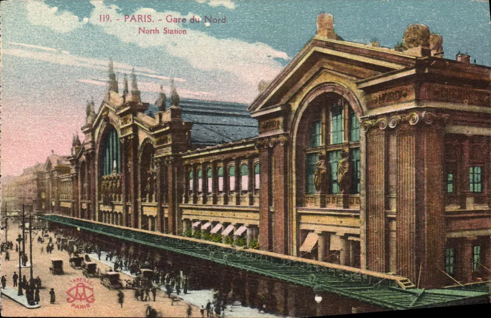 Paris - Gare du Nord — vista da estação com pedestres e veículos — editor Adelle, n° 119 - Frente