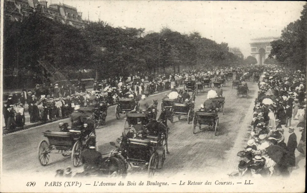 PARIS (XVIe) — Die Avenue du Bois de Boulogne — Der Rückweg von den Rennen — LL. - Vorderseite