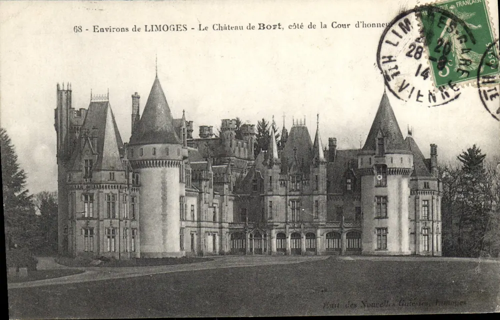 Umgebung von LIMOGES - Schloss Bort, Seite des Ehrenhofes — Verlag: Nouvelles Galeries, Limoges - Vorderseite