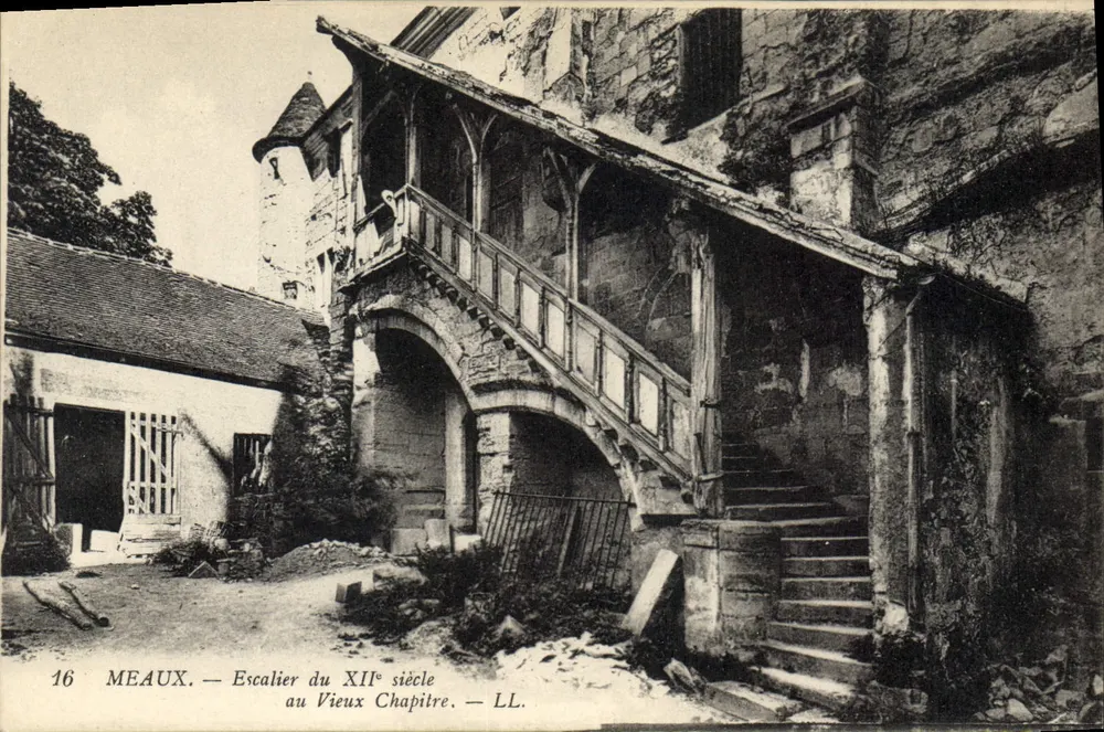Meaux — Treppe aus dem 12. Jahrhundert am Alten Kapitel — LL - Vorderseite