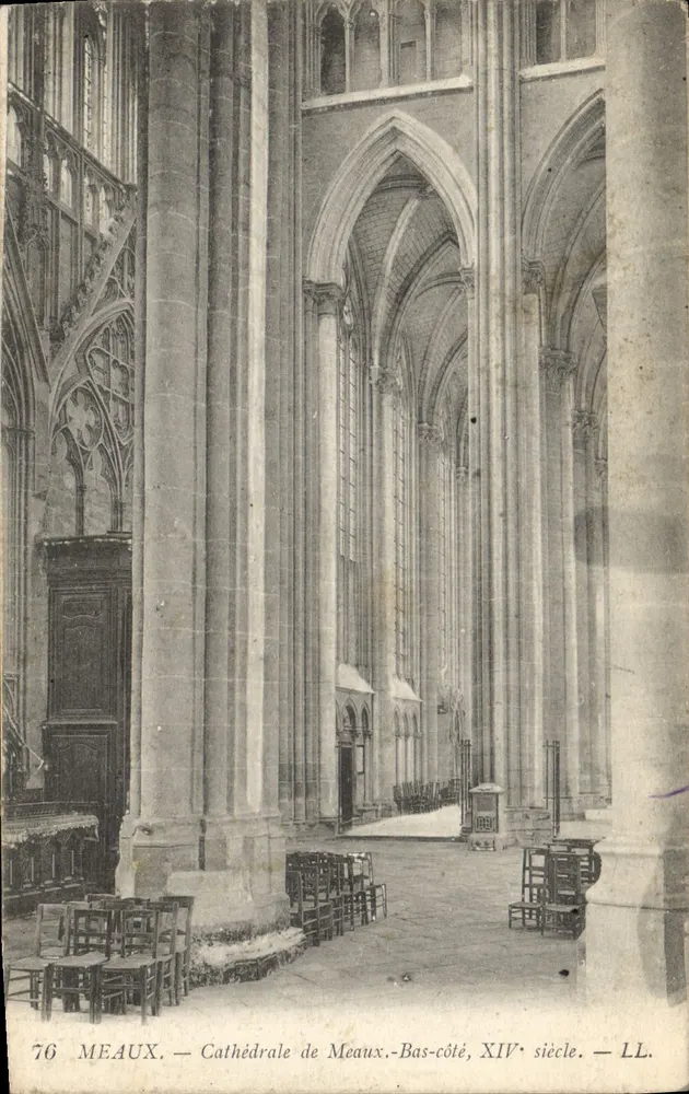 Meaux — Kathedrale von Meaux. Seitenpfeiler, 14. Jahrhundert — LL. - Vorderseite