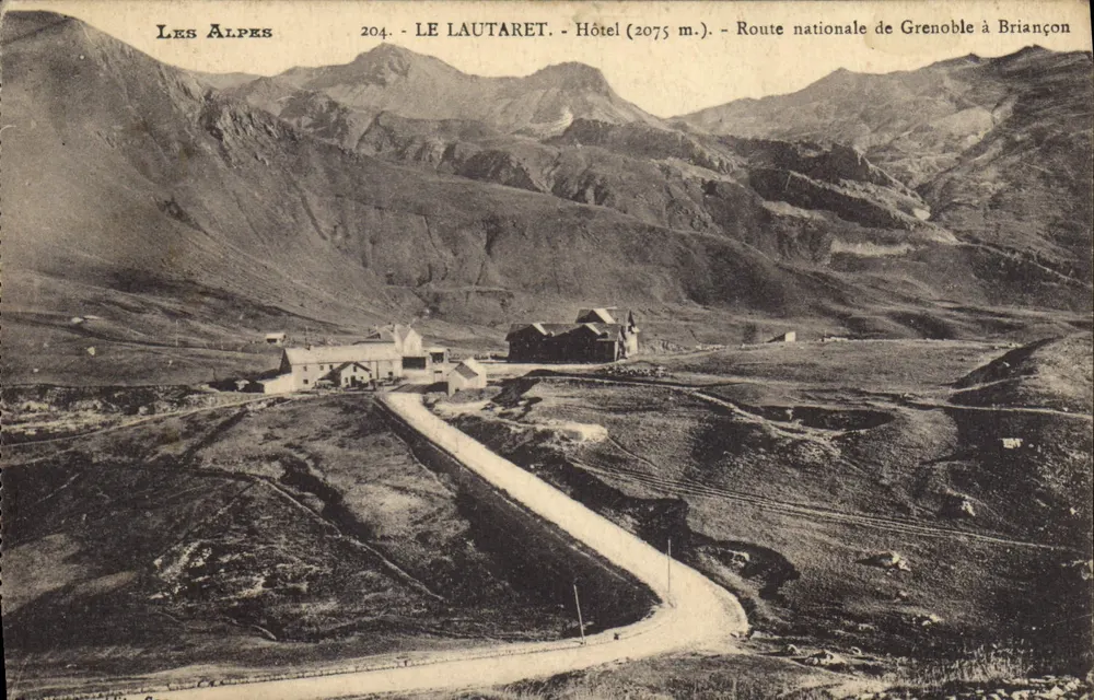 Le Lautaret — Hotel (2075 m.) — Nationale Straße von Grenoble nach Briançon - Vorderseite