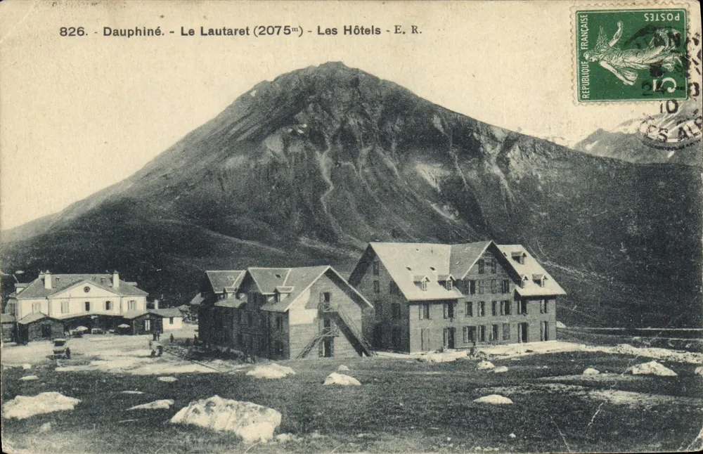 Le Lautaret (2075m) — Les Hôtels — E. R. — Éditeur : E. R. — N° 826 - Vorderseite