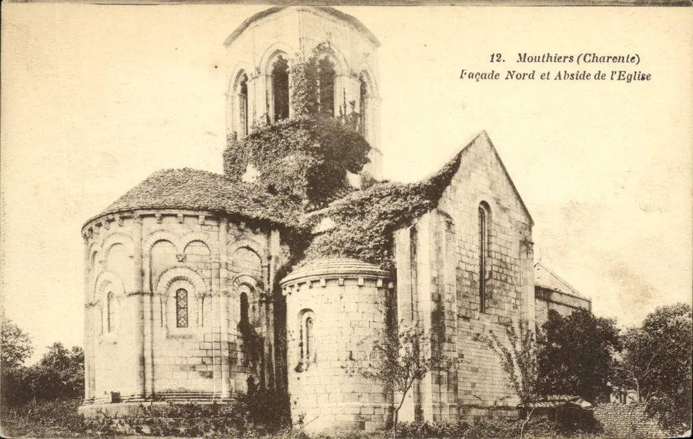 Mouthiers (Charente) — Nordfassade und Apse der Kirche — n°12 - Vorderseite