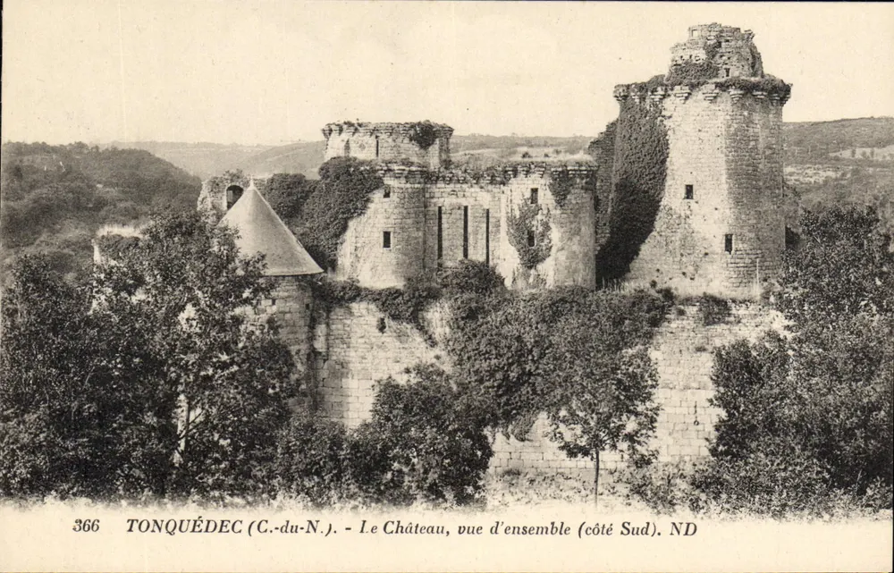 Tonquédec (C.-du-N.) — Das Schloss, Gesamtaufnahme (Südseite) - Vorderseite