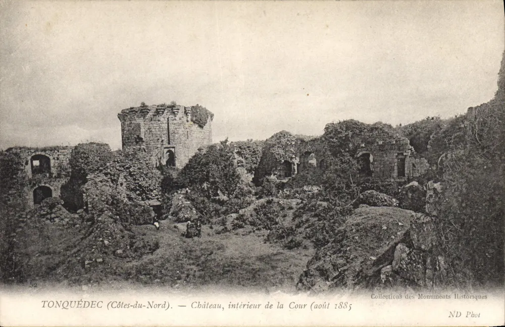 Tonquédec (Côtes-du-Nord) — Schloss, Innenhof — ND Phot - Vorderseite