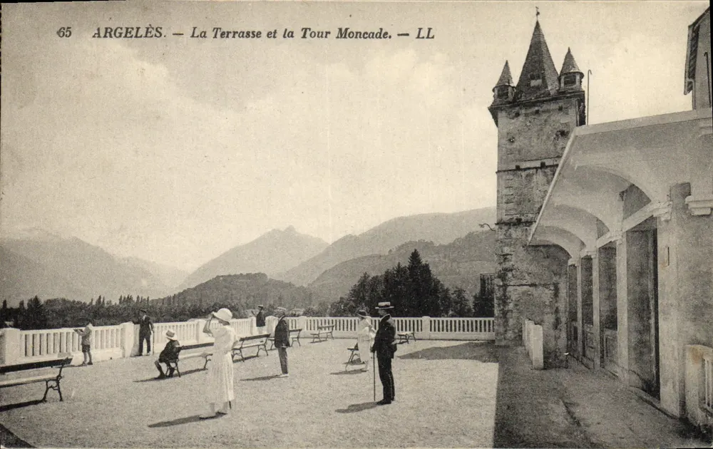 Argelès — Die Terrasse und die Tour Moncade — LL - Vorderseite