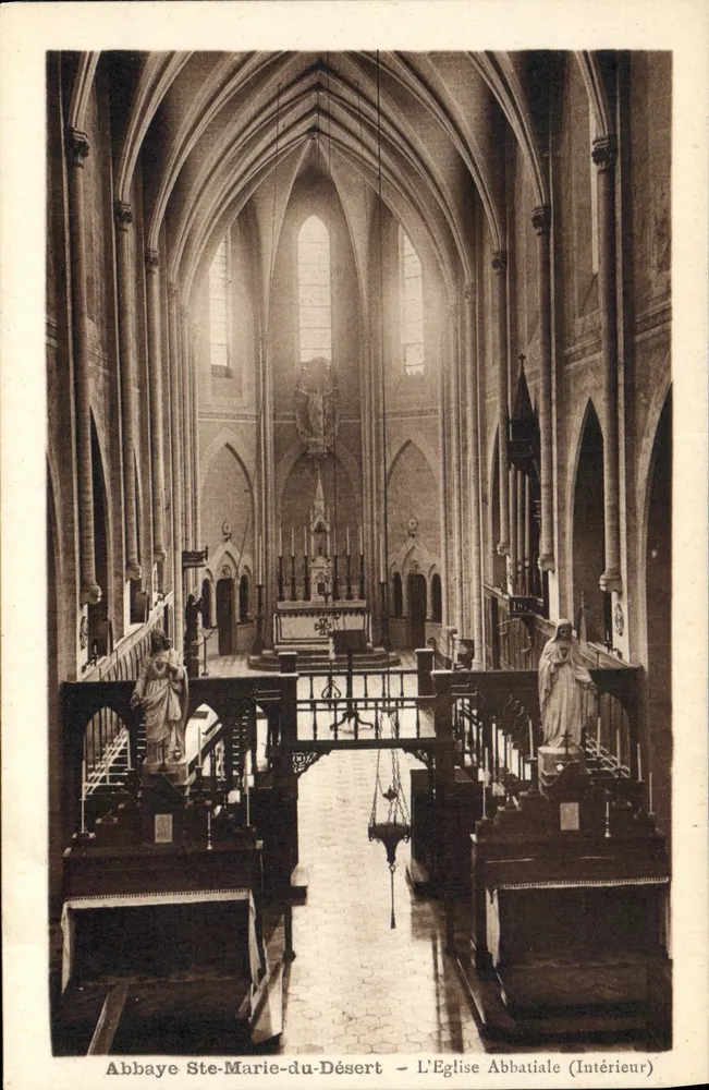 Abadia Ste-Marie-du-Désert — A Igreja Abbatial (Interior) - Frente