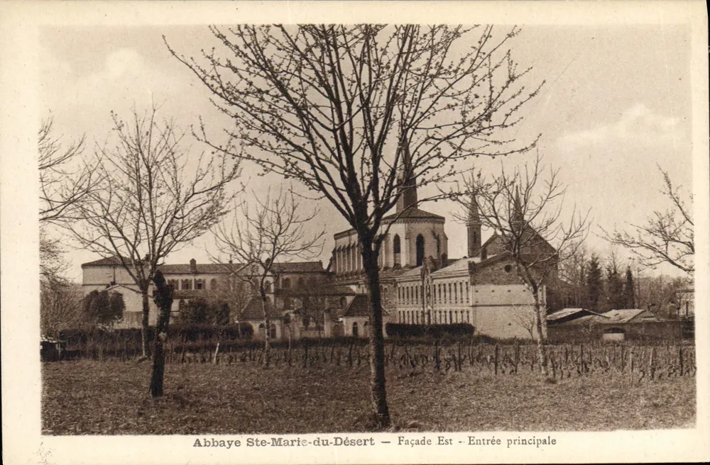 Abtei Ste-Marie-du-Désert — Ostfassade — Haupteingang - Vorderseite