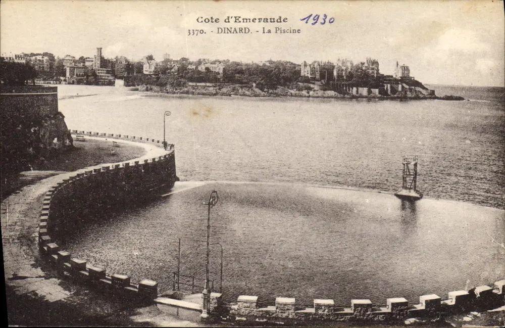 Costa de Émeraude — A Piscina — Dinard - Frente