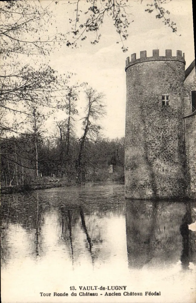 Runde Turm des Schlosses - Altes feudales Schloss - Vault-de-Lugny - Vorderseite
