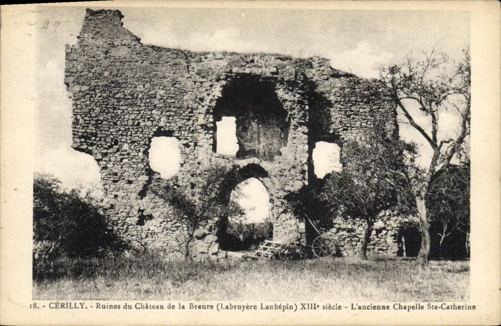 Cérilly - Ruinen des Schlosses La Breure (Labruyère Laubépin) 13. Jahrhundert - Die alte Kapelle Sainte-Catherine - Vorderseite