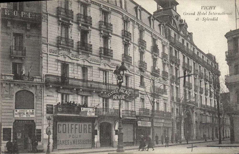 Vichy — Grand Hotel International und Splendid — P. Italian, E. O. - Vorderseite