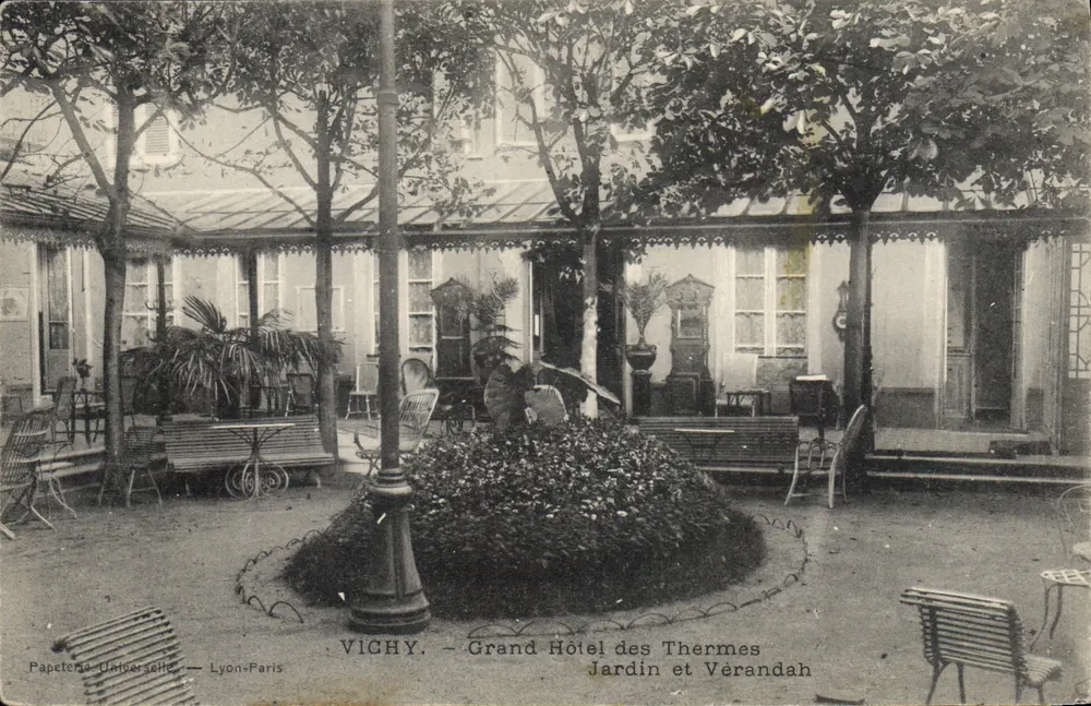 Vichy — Grand Hôtel des Thermes, Garten und Veranda — Papeterie Universelle, Lyon-Paris - Vorderseite