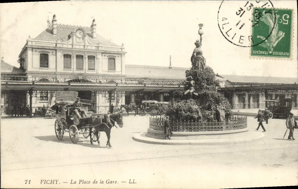 Vichy — A Praça da Estação — LL. n°71 - Frente