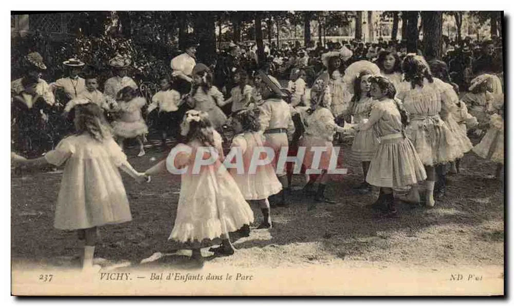 Vichy — Baile de Crianças no Parque — ND Pui - Frente