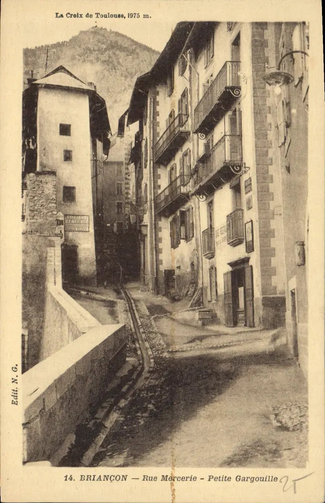 Briancón — Rue Mercerie — Petite Gargouille — La Croix de Toulouse, 1975 m. - Frente