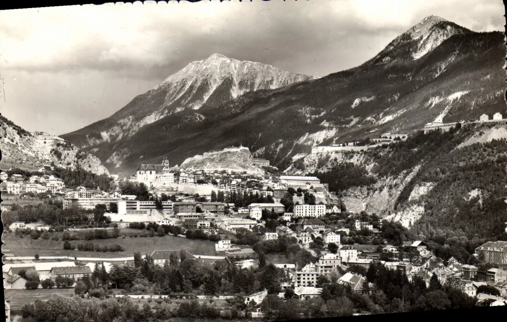 Briançon (Hautes-Alpes) — vista geral — Edit. AJAX, r. Comité-Felik-Gastaldi - Frente