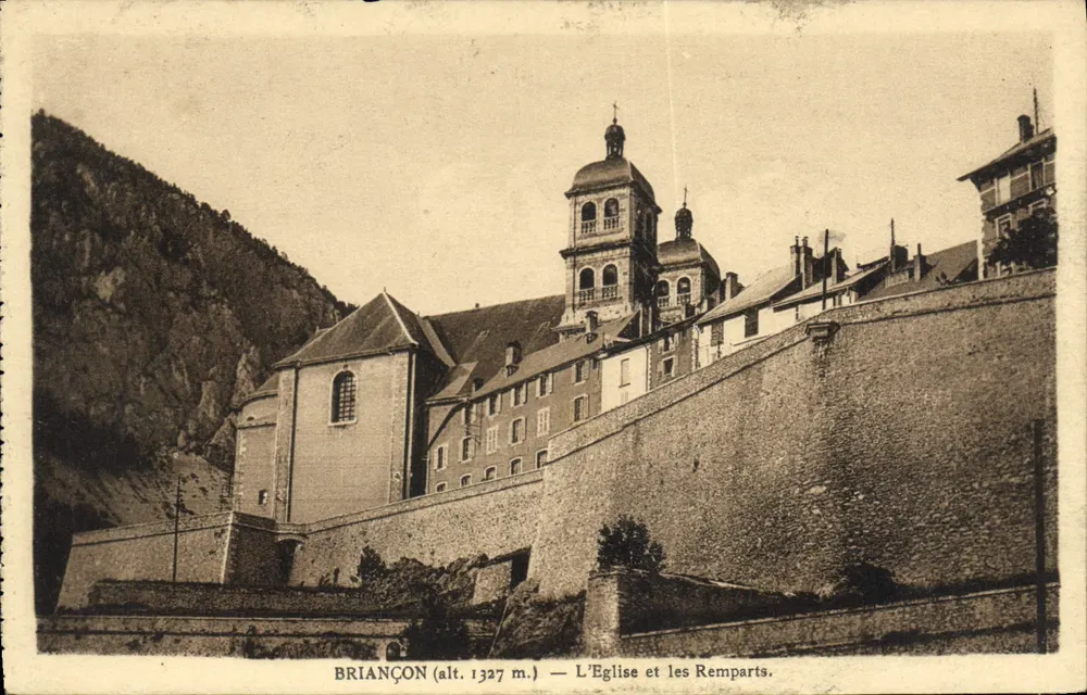 Briançon (alt. 1327 m.) — A Igreja e os Muros de Defesa. - Frente