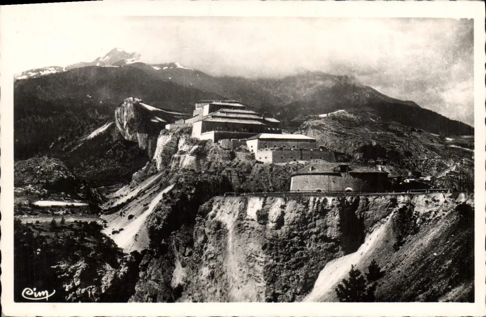 O Forte da Escada — vista panorâmica — Cim - Frente