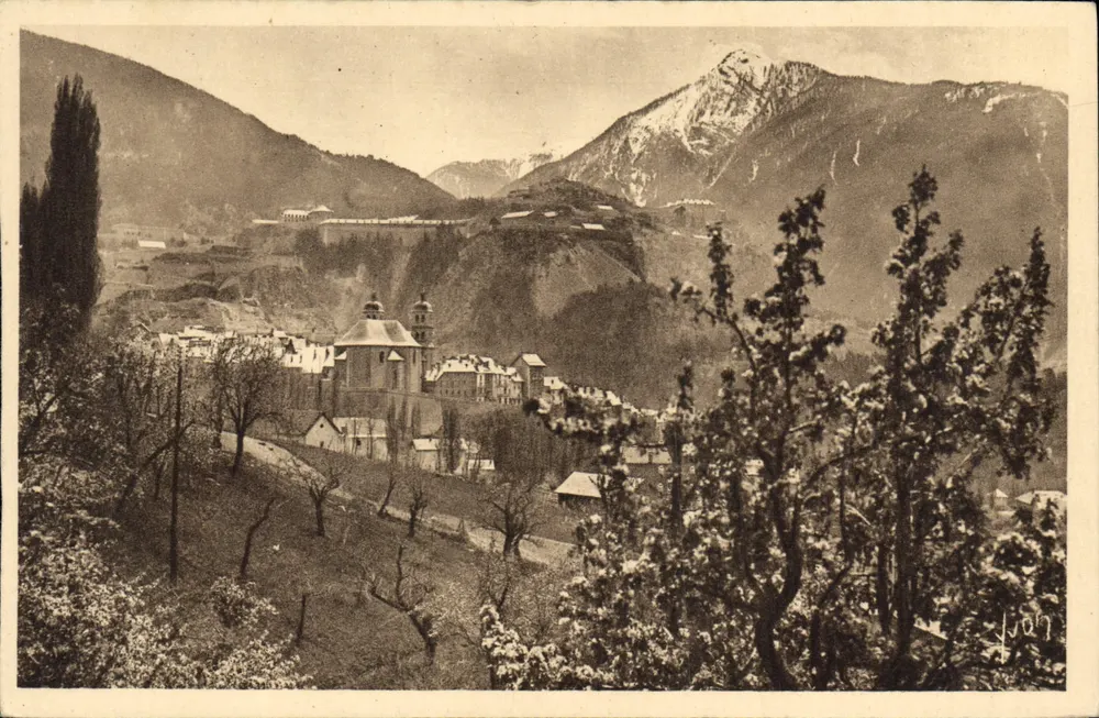 BRIANÇON (Alpy Wysokie) — Ogólny widok (wys. 1331 m.) — Wydawnictwo Sztuki YVON, Paryż - Awers
