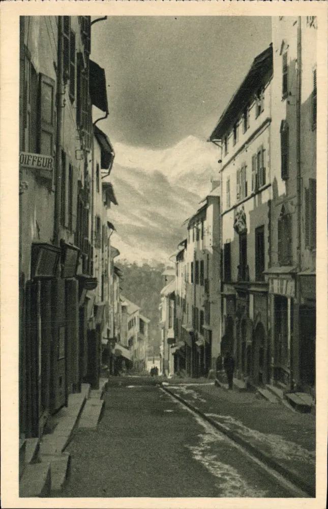 BRIANÇON — La Grande Rue — Au fond, le Pic de Pierre Eyraut (2906m) — Édition L. MAUROCE, Briançon - Vorderseite
