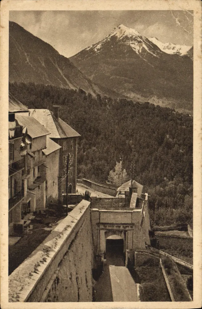 BRIANÇON (1326 m.) — Die Pforte von Embrun, Ansicht von den Mauern — Edition Vve Françon, Briançon - Vorderseite