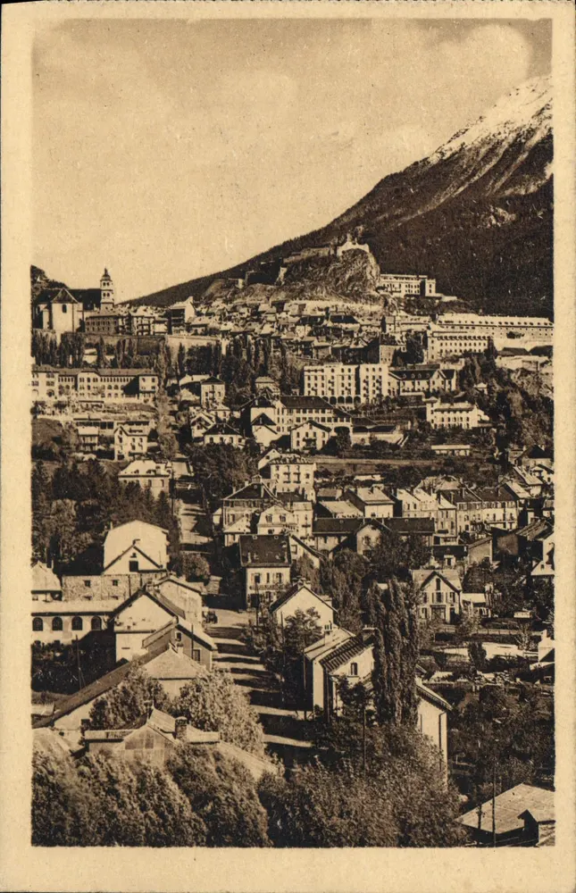 Briangon — Vista geral e a Chaussée (a área) — As Heliógrafos de Cep. Bougueron-La Tronche - Frente