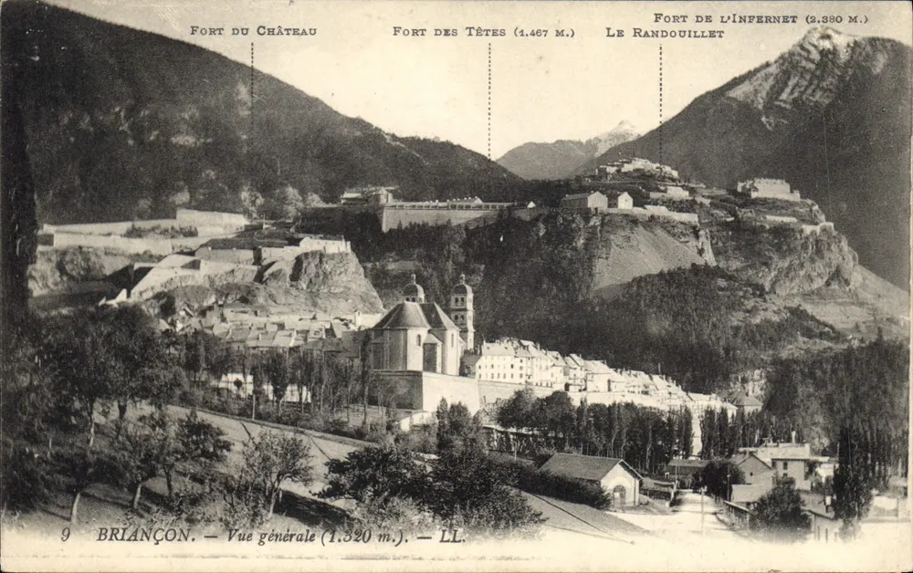 BRIANÇON — Vista geral (1.320 m.) — LL. — Fortes do Castelo, das Cabeças e do Infernét - Frente